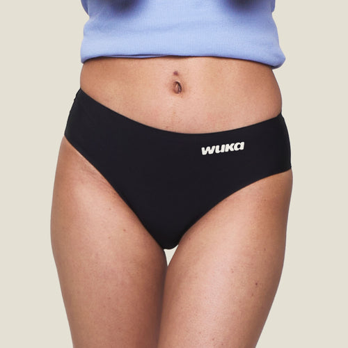 Close-up front view of WUKA Teen Stretch™ Super Heavy Period Pants in black – featuring high absorbency and soft stretch fabric for ultimate teen comfort.