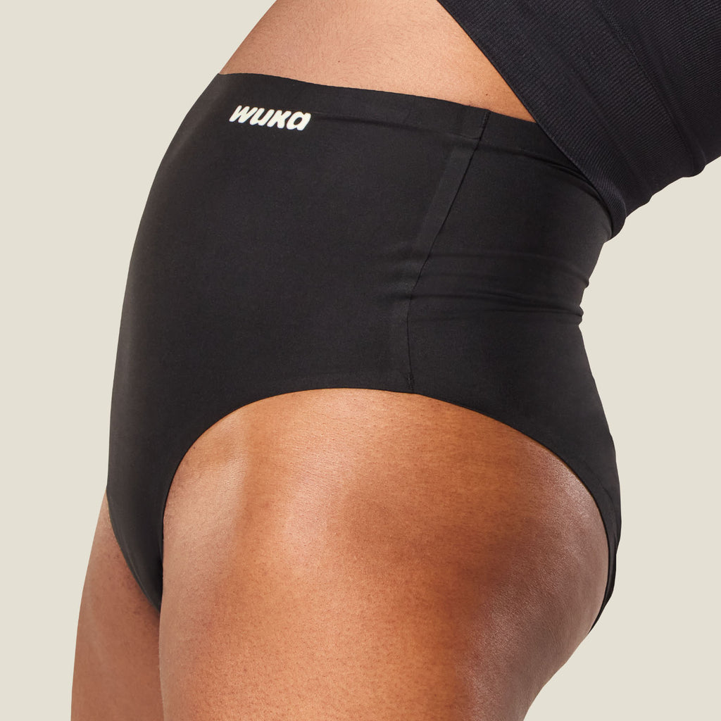 Lifestyle image of WUKA Stretch Seamless High Waist Period Pants – black, medium flow absorbency, comfort in motion.